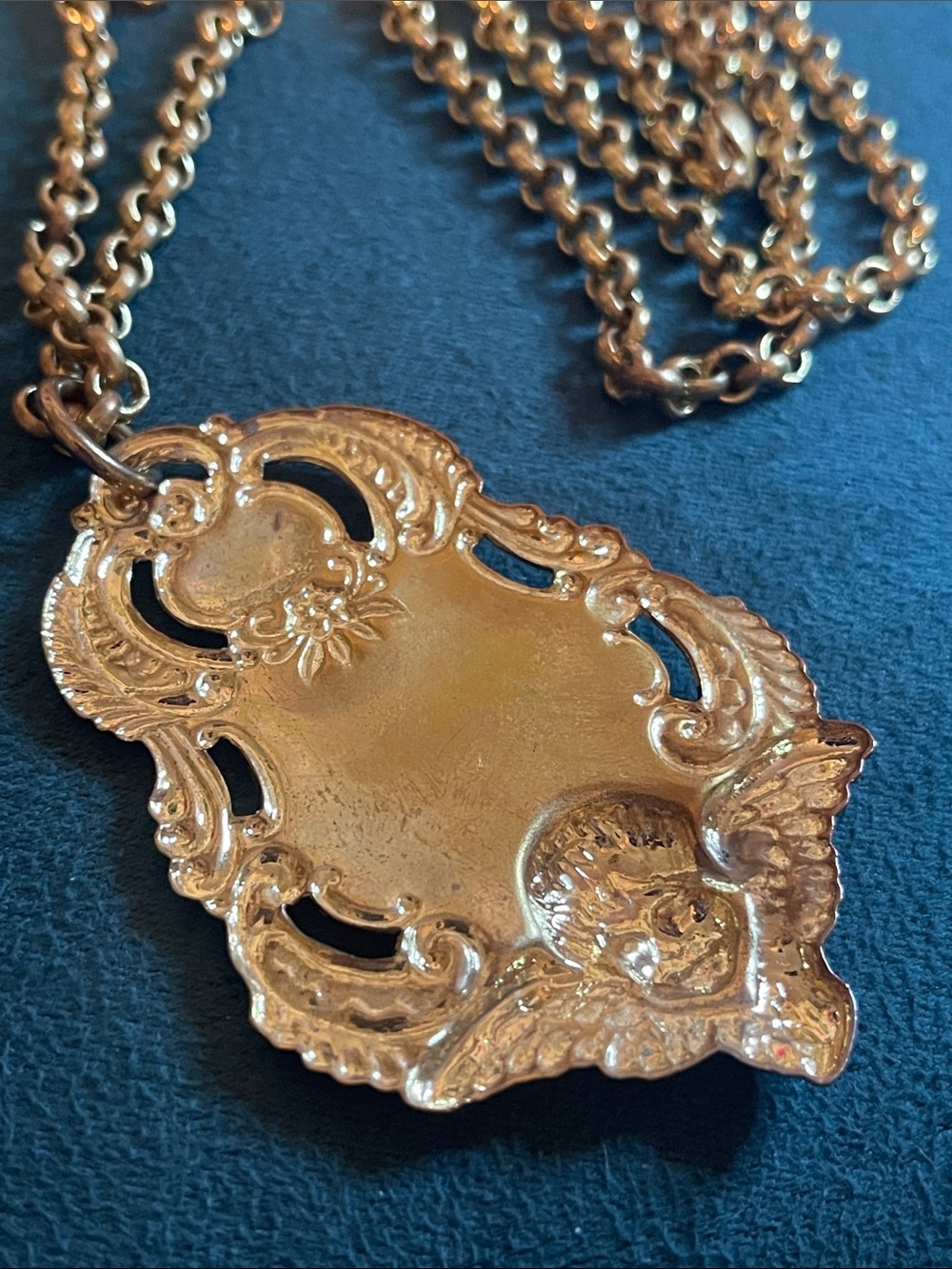 Vintage Art Nouveau Antiqued Brass Cherub Shield Pendant Necklace - Picture 5 of 9